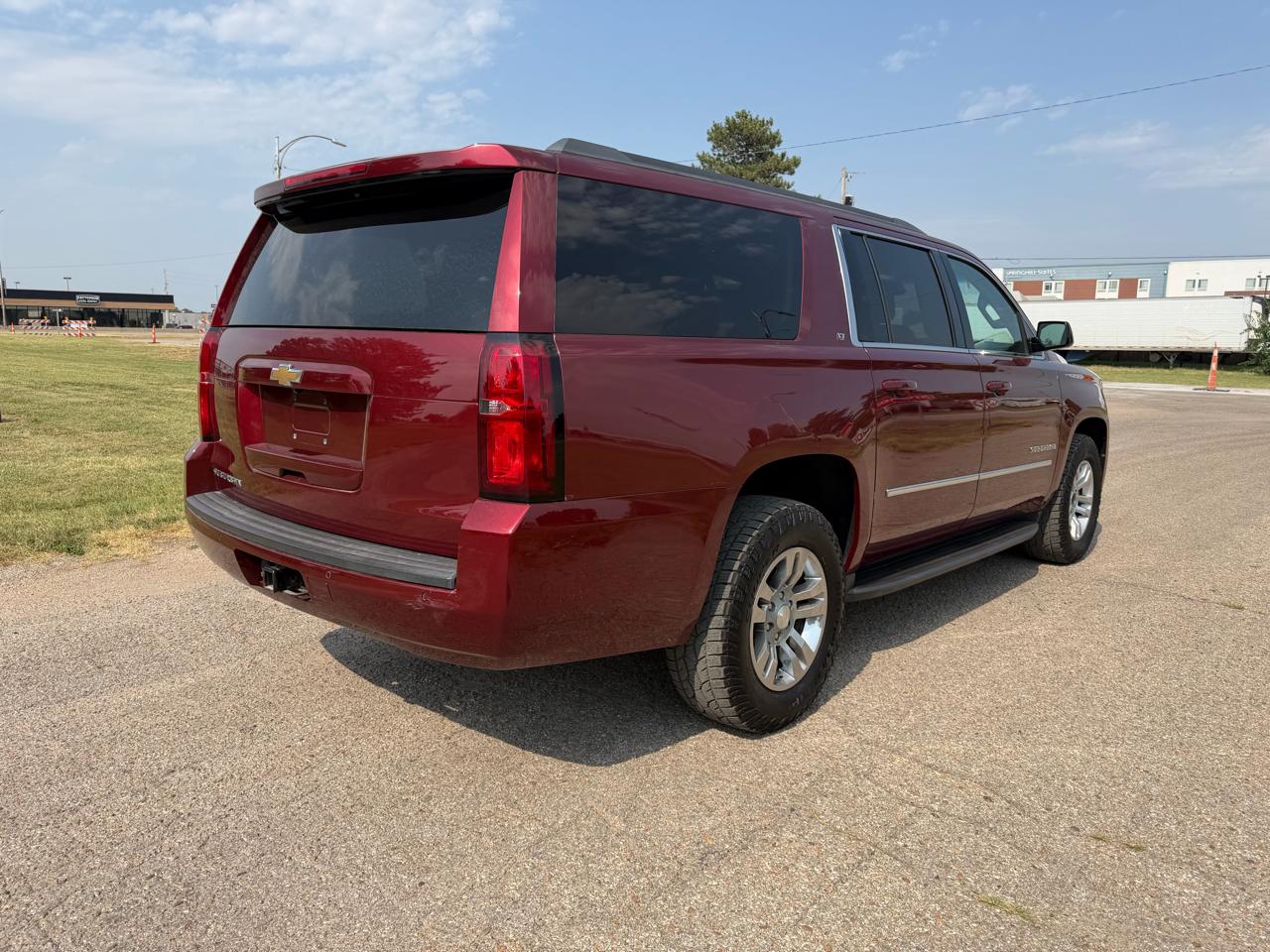 Chevrolet Suburban 4WD 4dr 1500 LT 2017