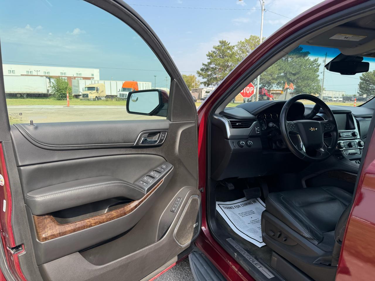 Chevrolet Suburban 4WD 4dr 1500 LT 2017