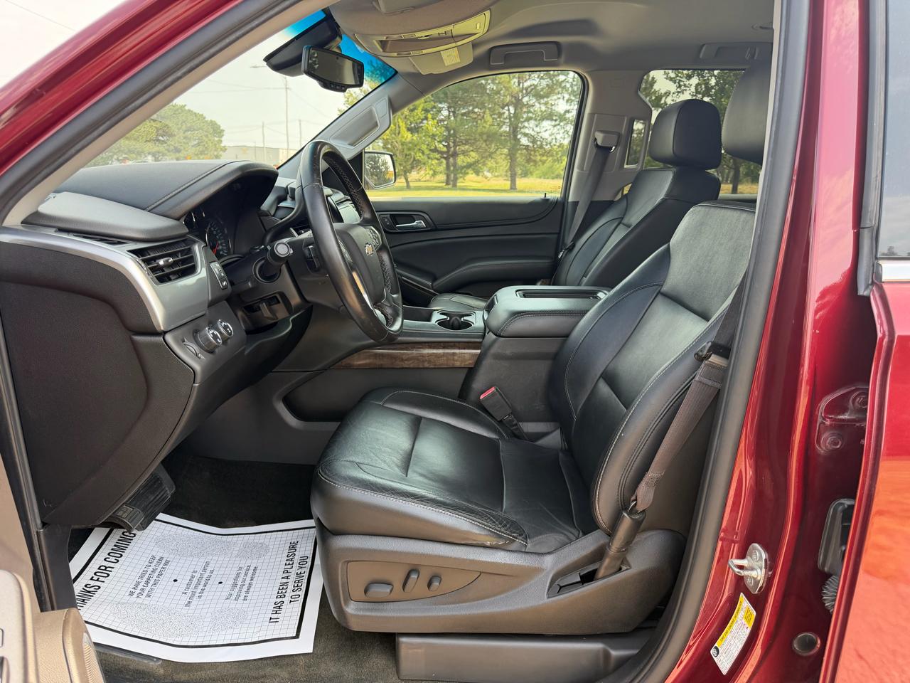 Chevrolet Suburban 4WD 4dr 1500 LT 2017