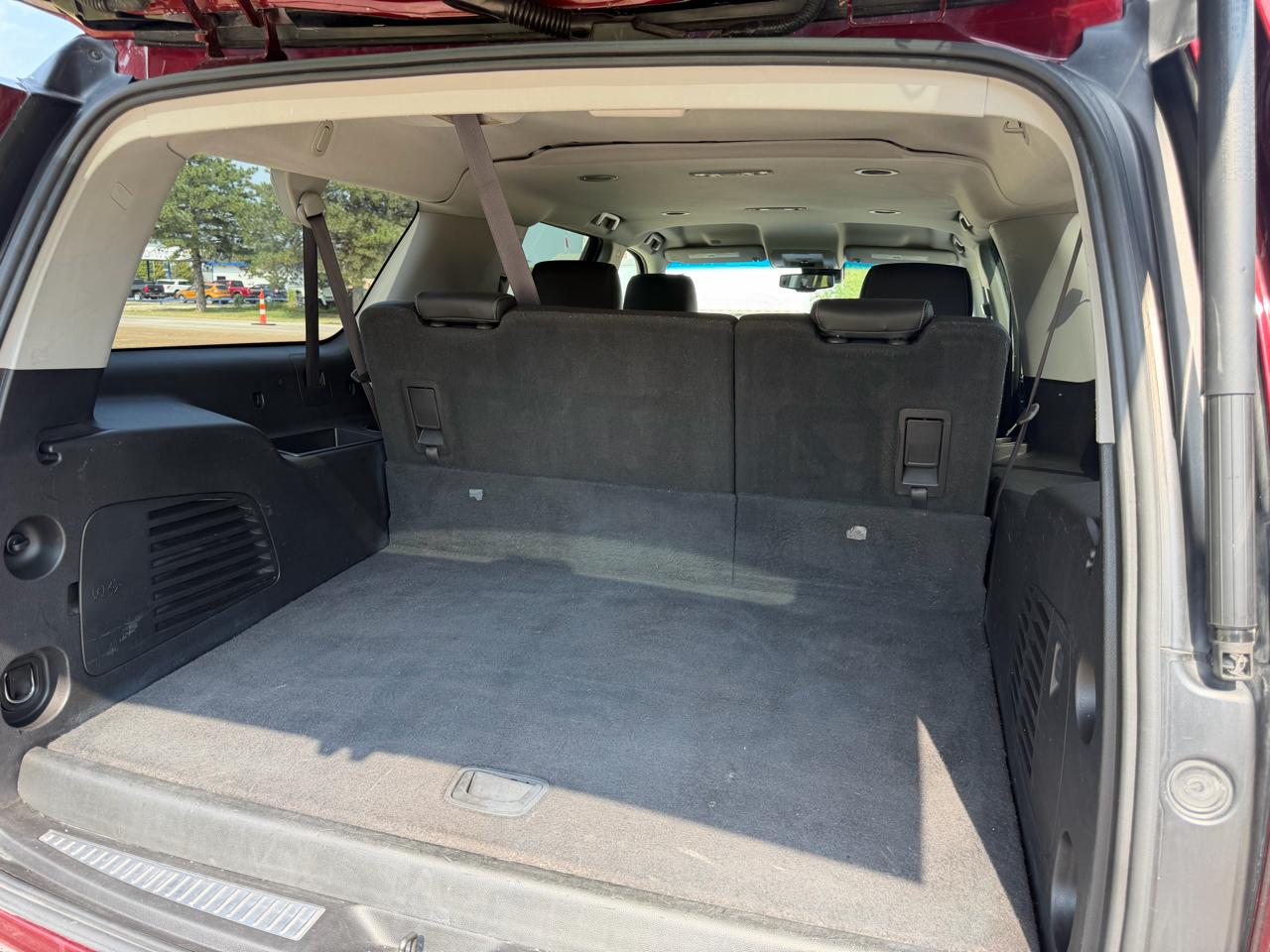 Chevrolet Suburban 4WD 4dr 1500 LT 2017