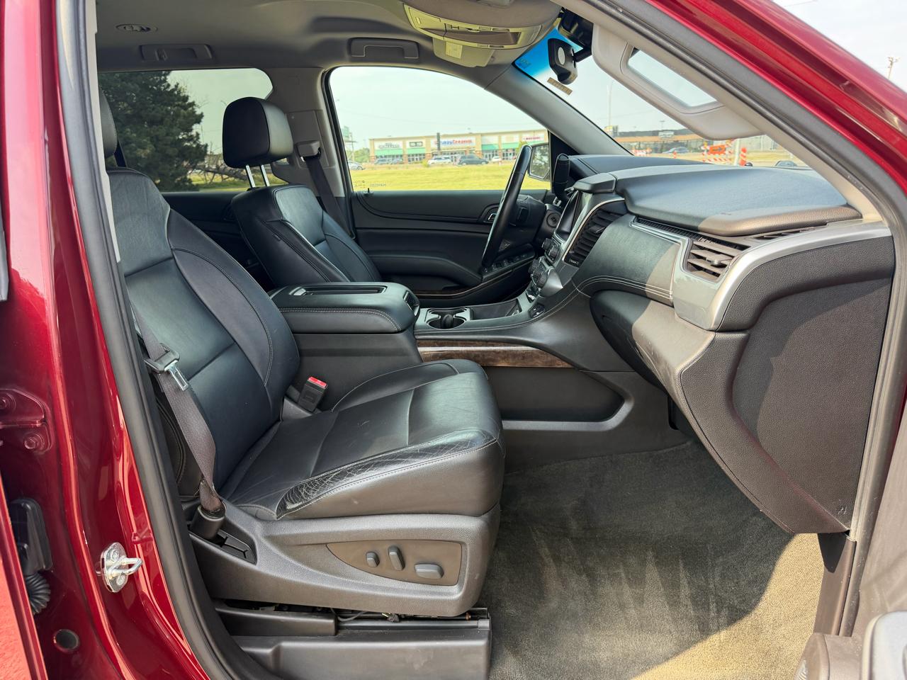 Chevrolet Suburban 4WD 4dr 1500 LT 2017