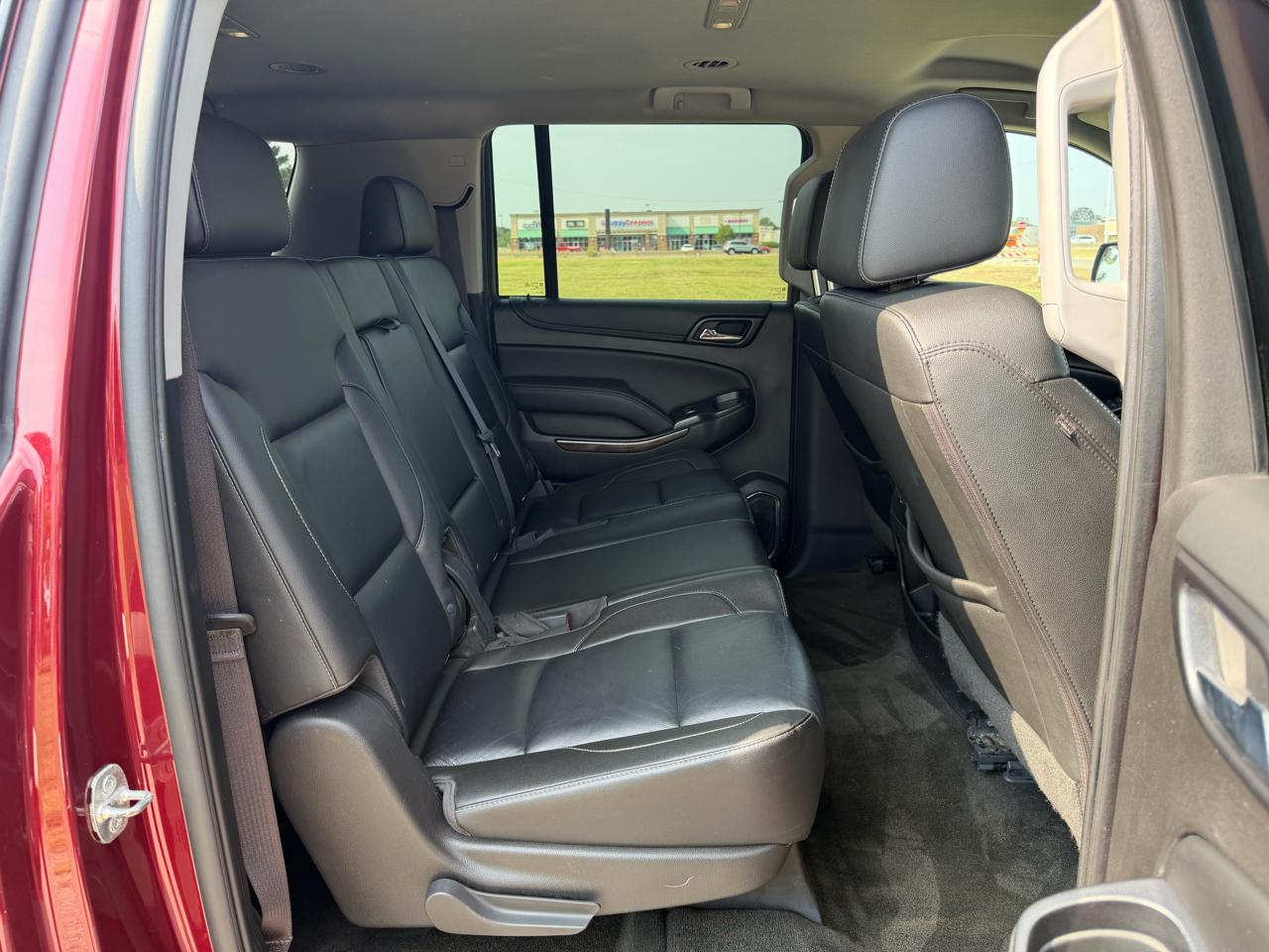 Chevrolet Suburban 4WD 4dr 1500 LT 2017
