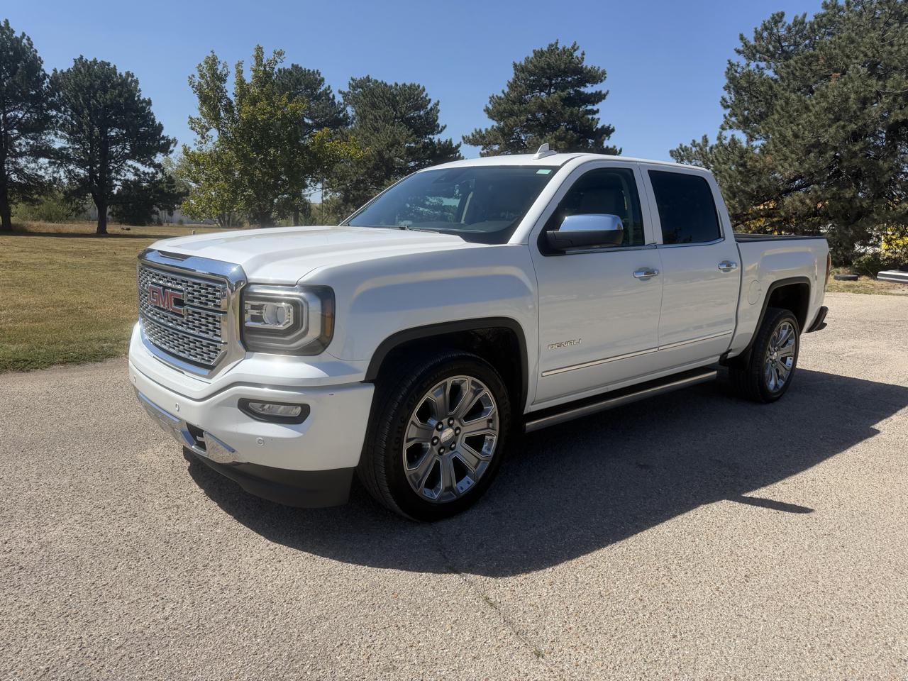 GMC Sierra 1500 4WD Crew Cab 143.5" Denali 2017