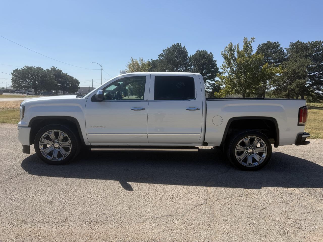 GMC Sierra 1500 4WD Crew Cab 143.5" Denali 2017