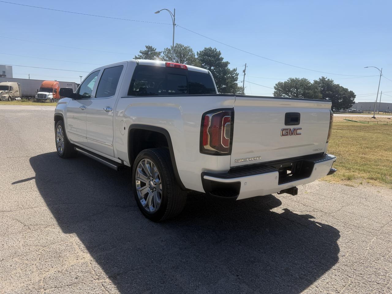 GMC Sierra 1500 4WD Crew Cab 143.5" Denali 2017