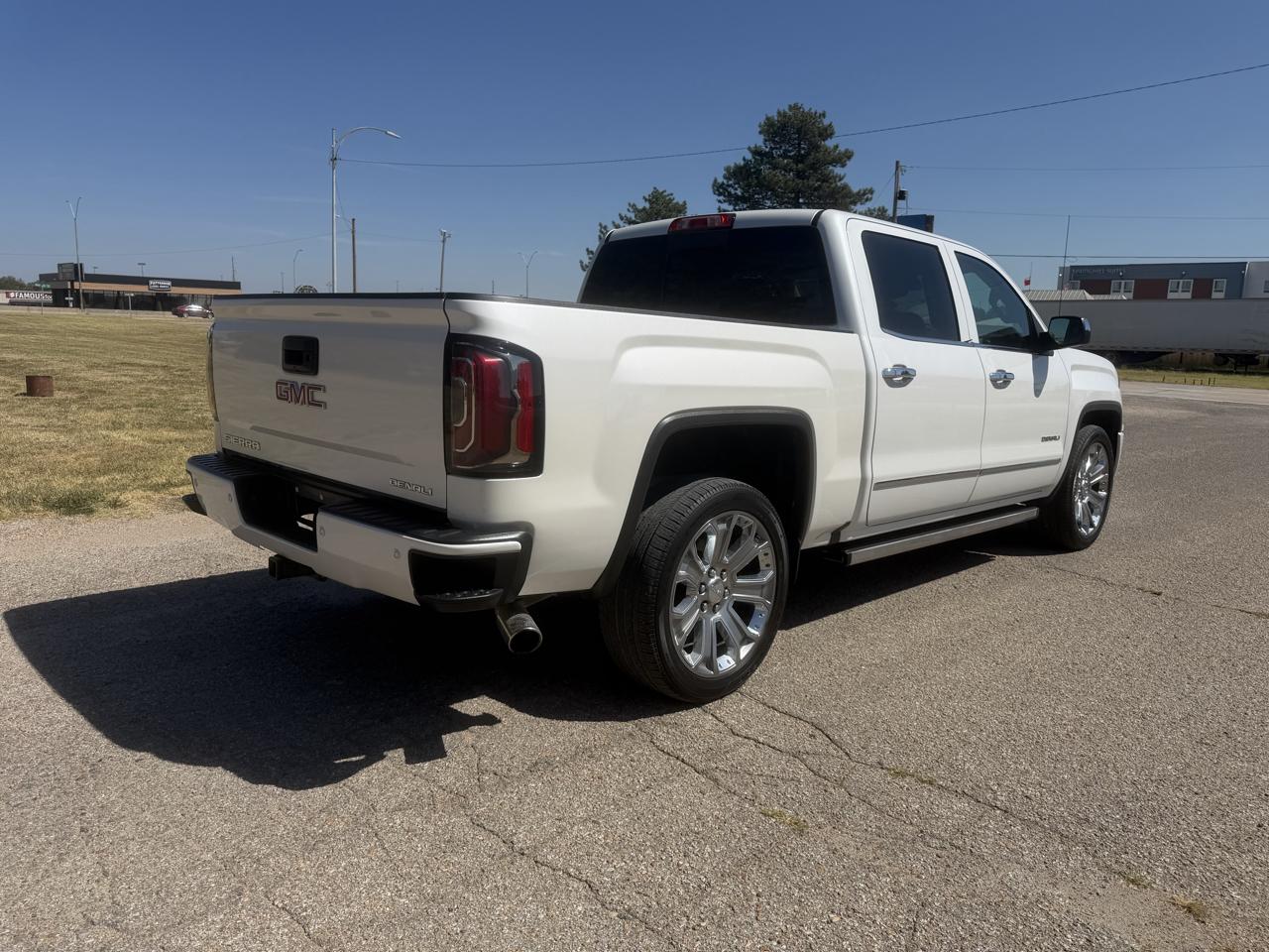 GMC Sierra 1500 4WD Crew Cab 143.5" Denali 2017
