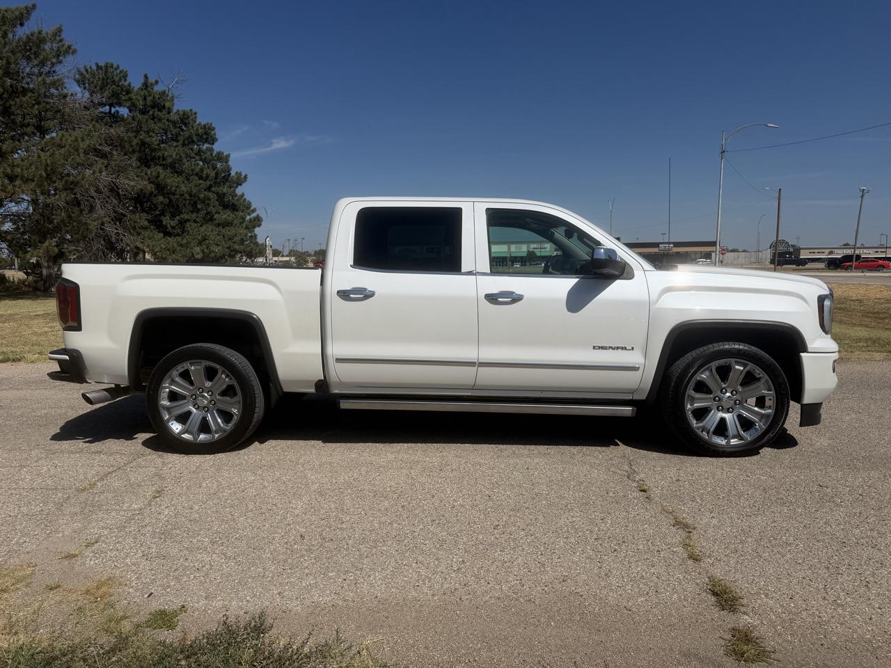 GMC Sierra 1500 4WD Crew Cab 143.5" Denali 2017