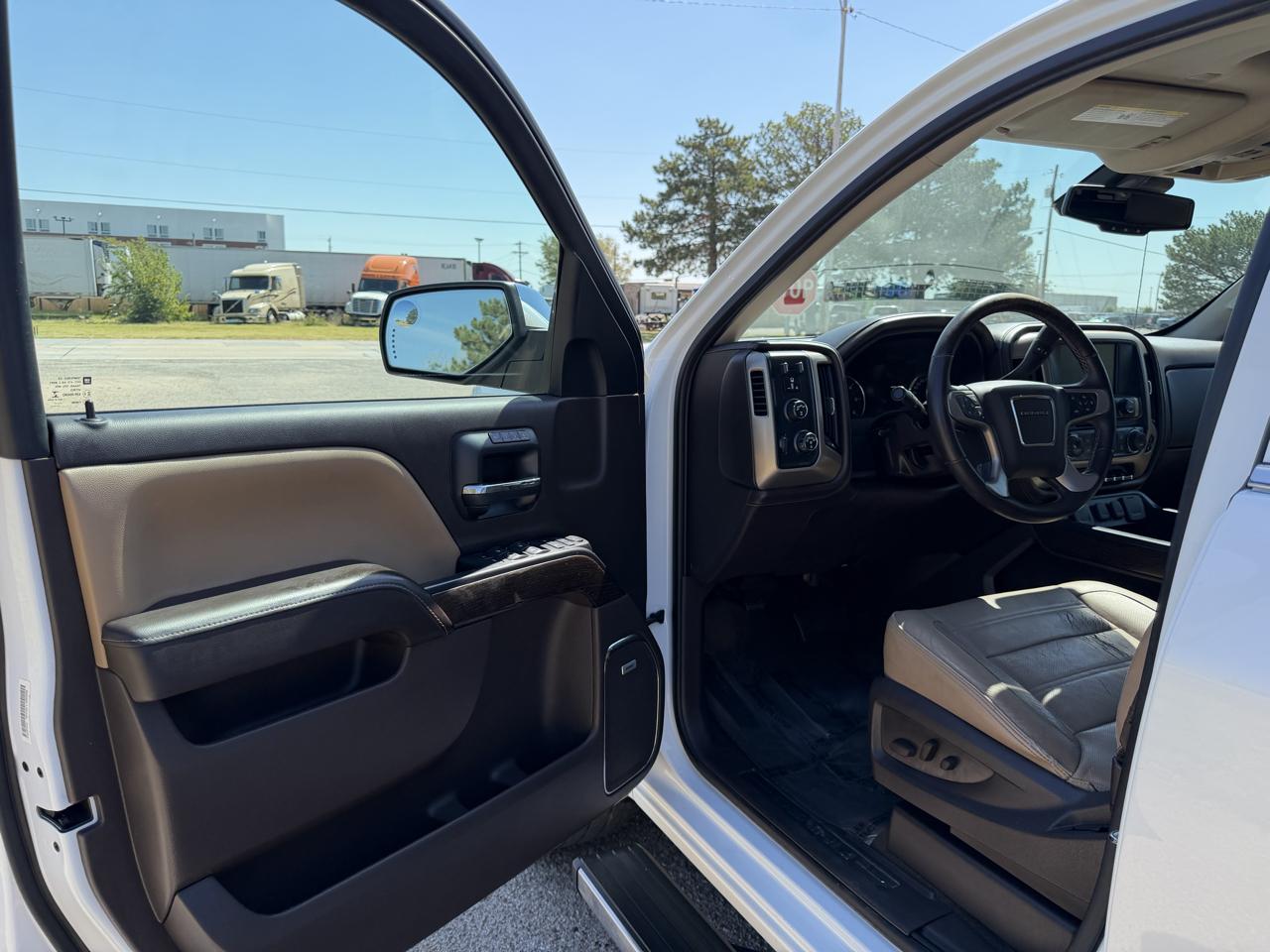 GMC Sierra 1500 4WD Crew Cab 143.5" Denali 2017