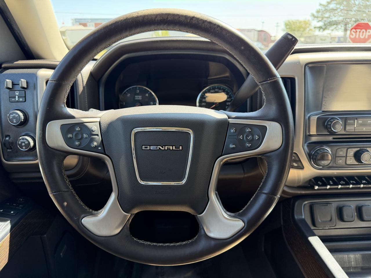 GMC Sierra 1500 4WD Crew Cab 143.5" Denali 2017