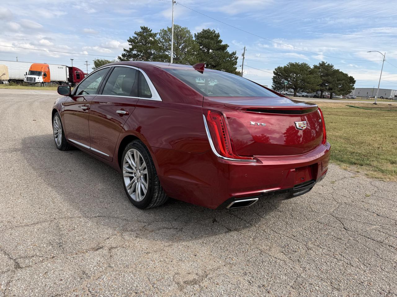 Cadillac XTS 4dr Sdn Luxury FWD 2018