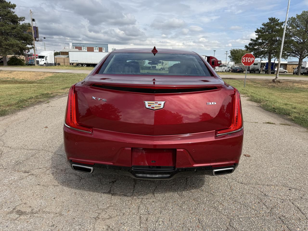 Cadillac XTS 4dr Sdn Luxury FWD 2018