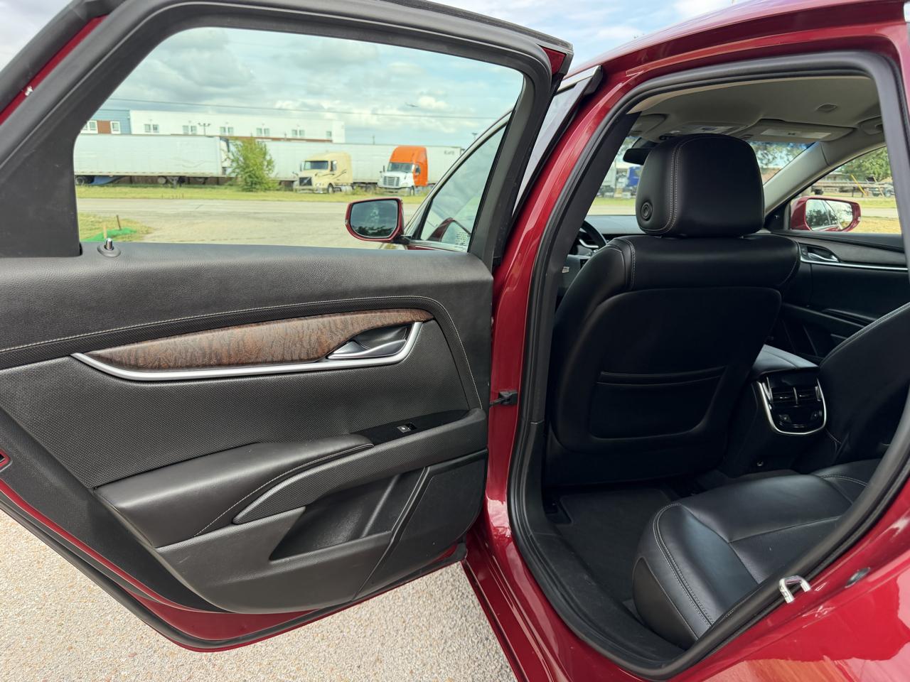 Cadillac XTS 4dr Sdn Luxury FWD 2018