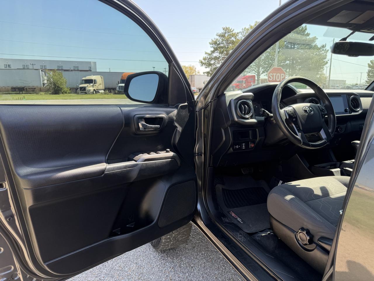 Toyota Tacoma 4WD Double Cab V6 MT TRD Off Road (Natl) 2016