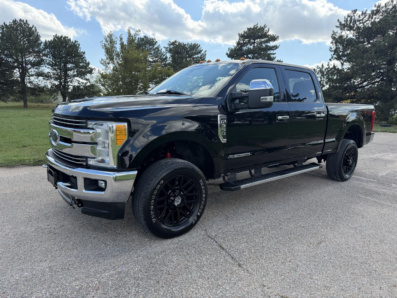 Ford Super Duty F-350 SRW Lariat 4WD Crew Cab 8' Box 2017