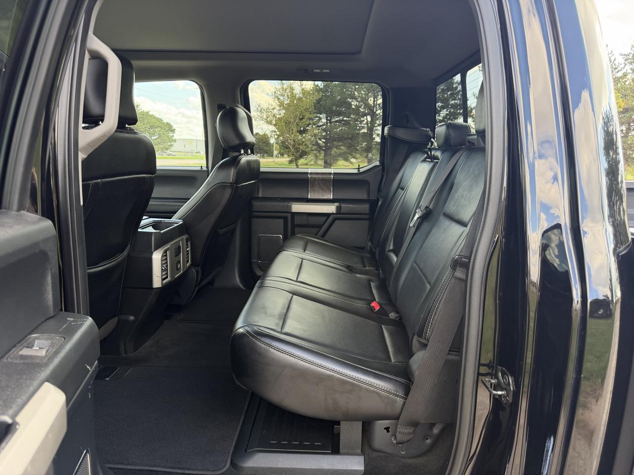 Ford Super Duty F-350 SRW Lariat 4WD Crew Cab 8' Box 2017