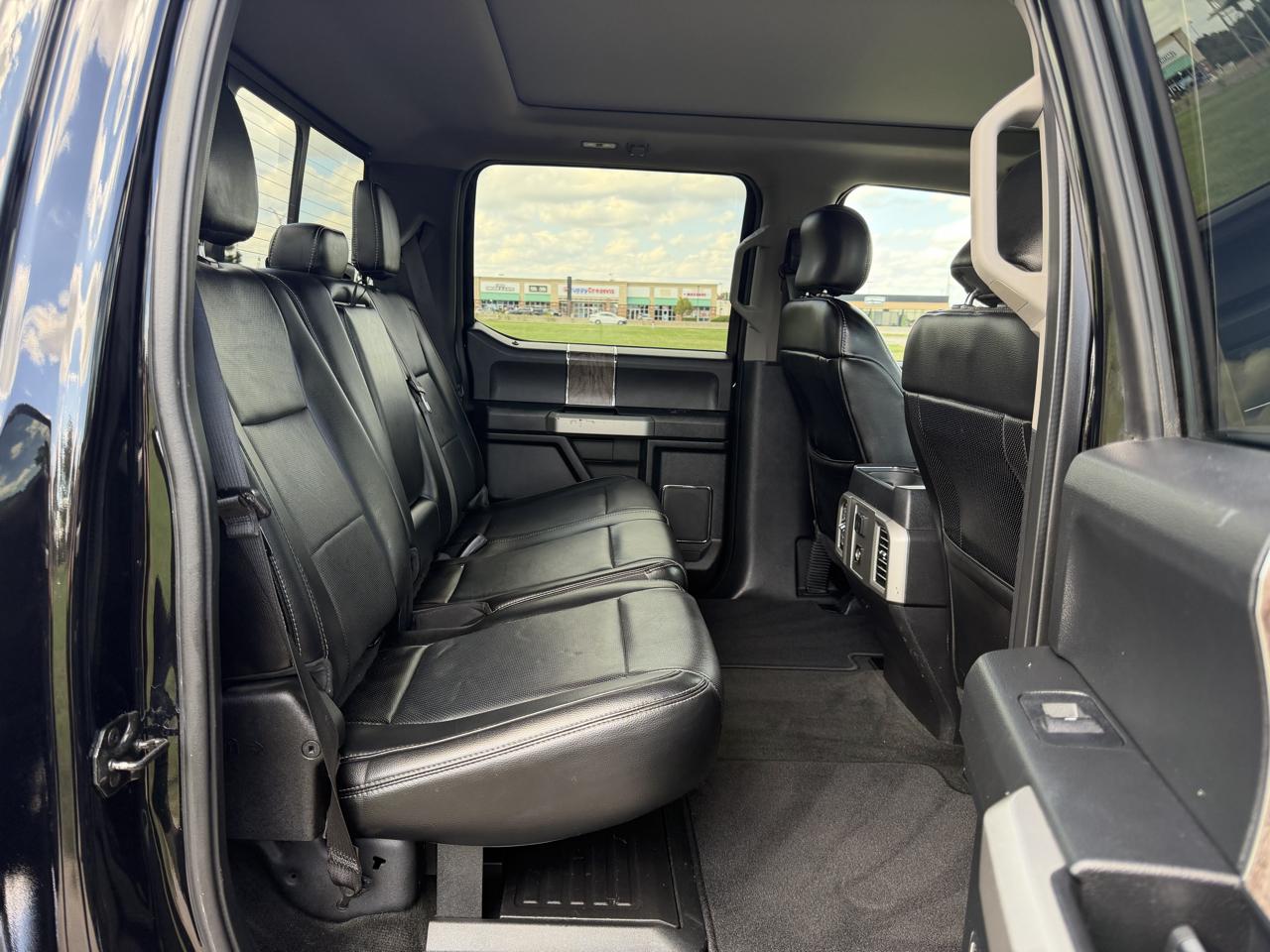 Ford Super Duty F-350 SRW Lariat 4WD Crew Cab 8' Box 2017