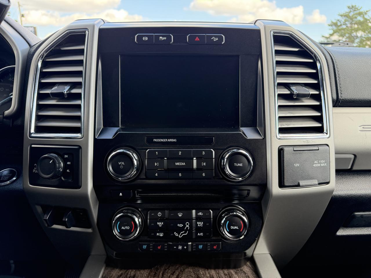 Ford Super Duty F-350 SRW Lariat 4WD Crew Cab 8' Box 2017