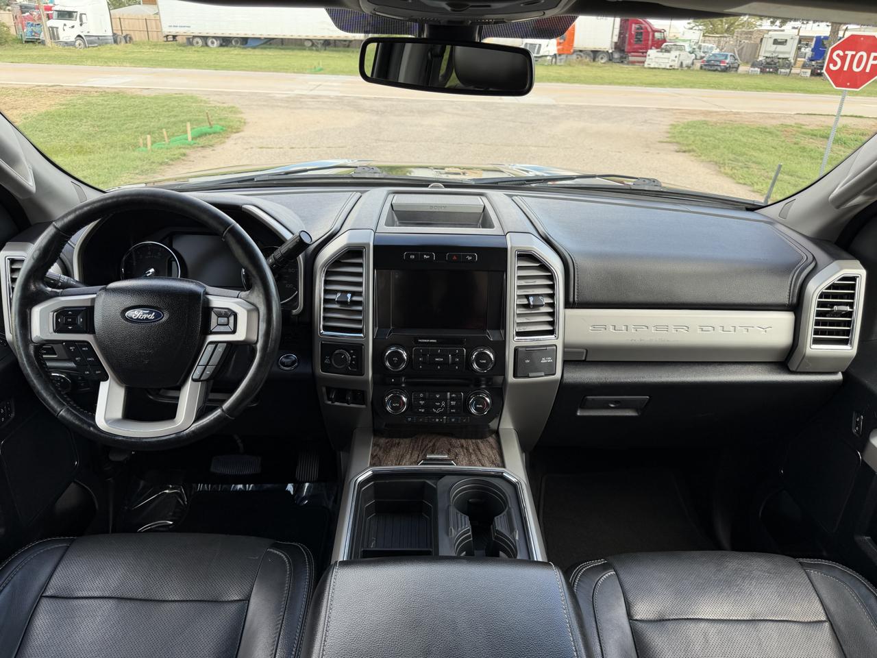 Ford Super Duty F-350 SRW Lariat 4WD Crew Cab 8' Box 2017
