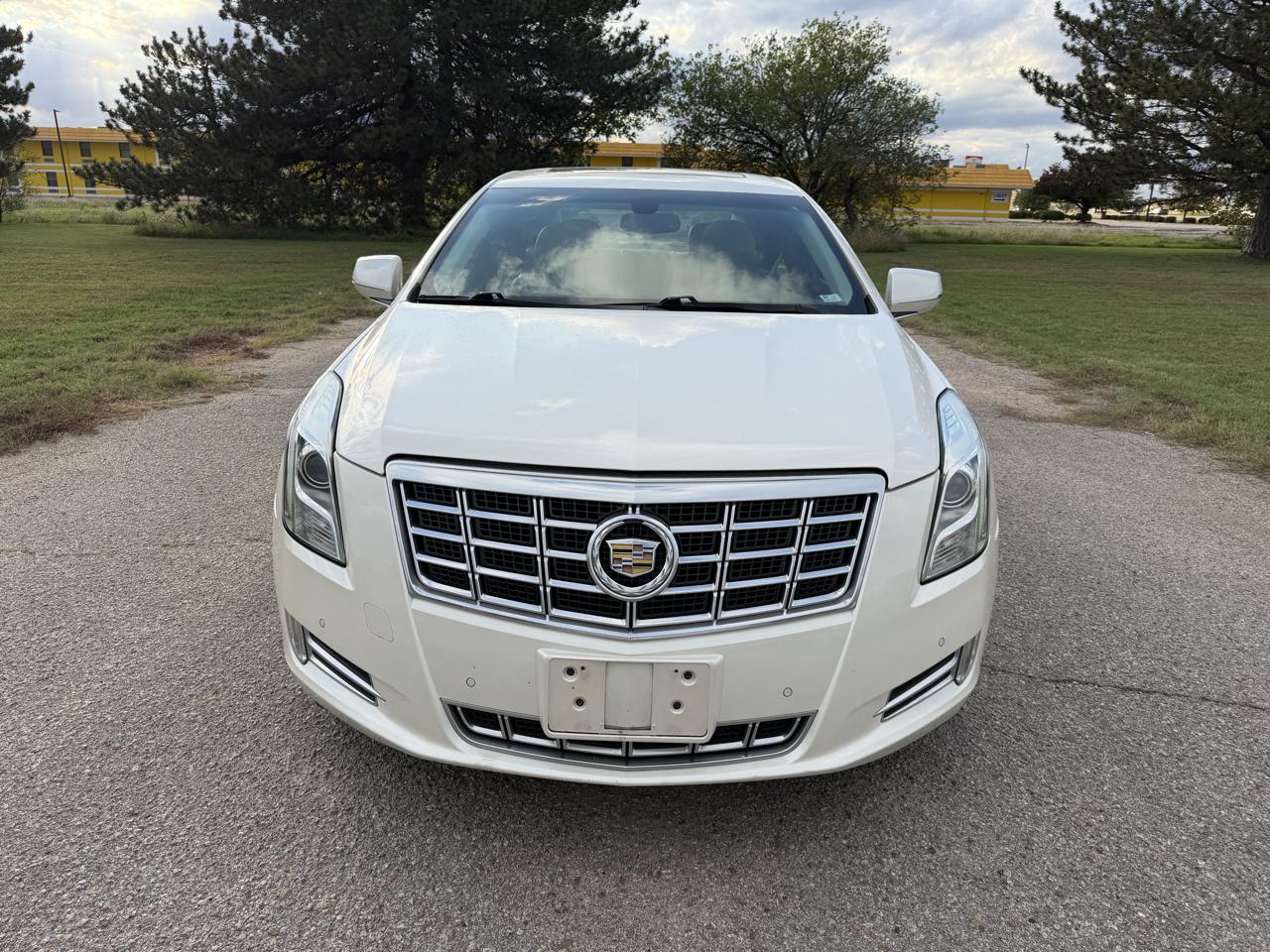 Cadillac XTS 4dr Sdn Luxury FWD 2013