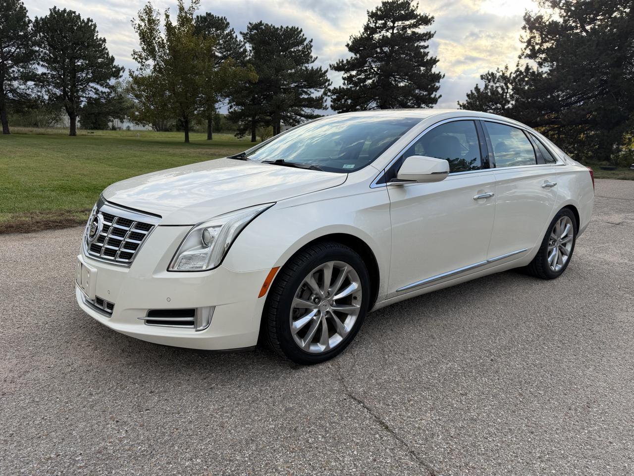 Cadillac XTS 4dr Sdn Luxury FWD 2013