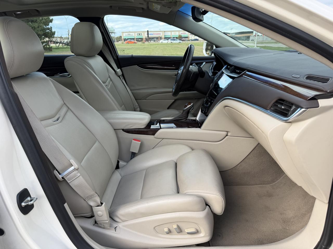 Cadillac XTS 4dr Sdn Luxury FWD 2013