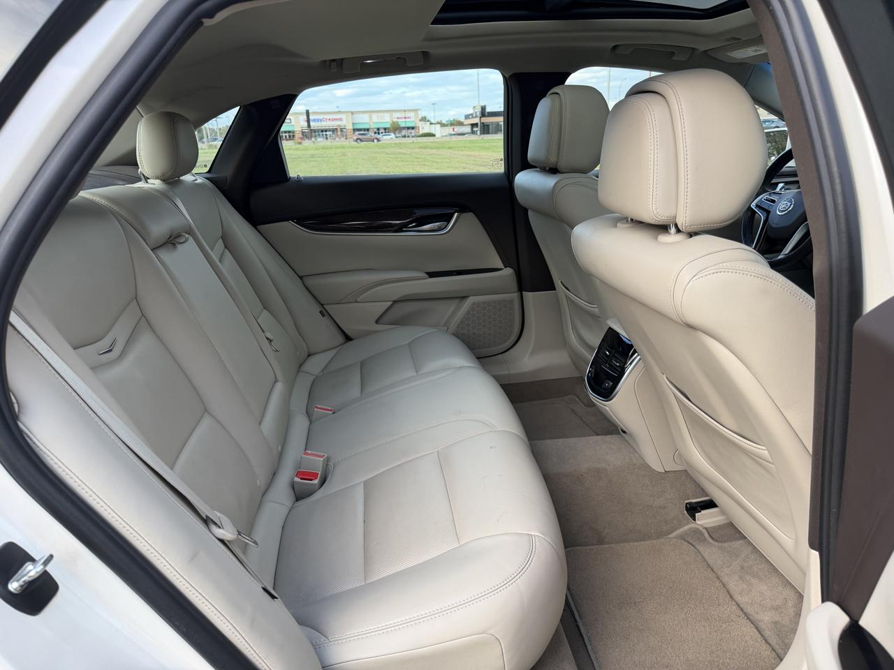 Cadillac XTS 4dr Sdn Luxury FWD 2013