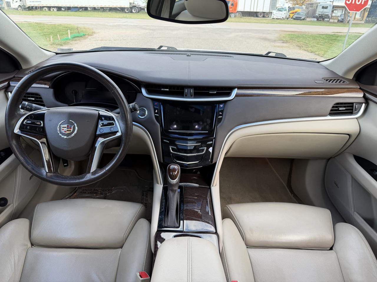 Cadillac XTS 4dr Sdn Luxury FWD 2013