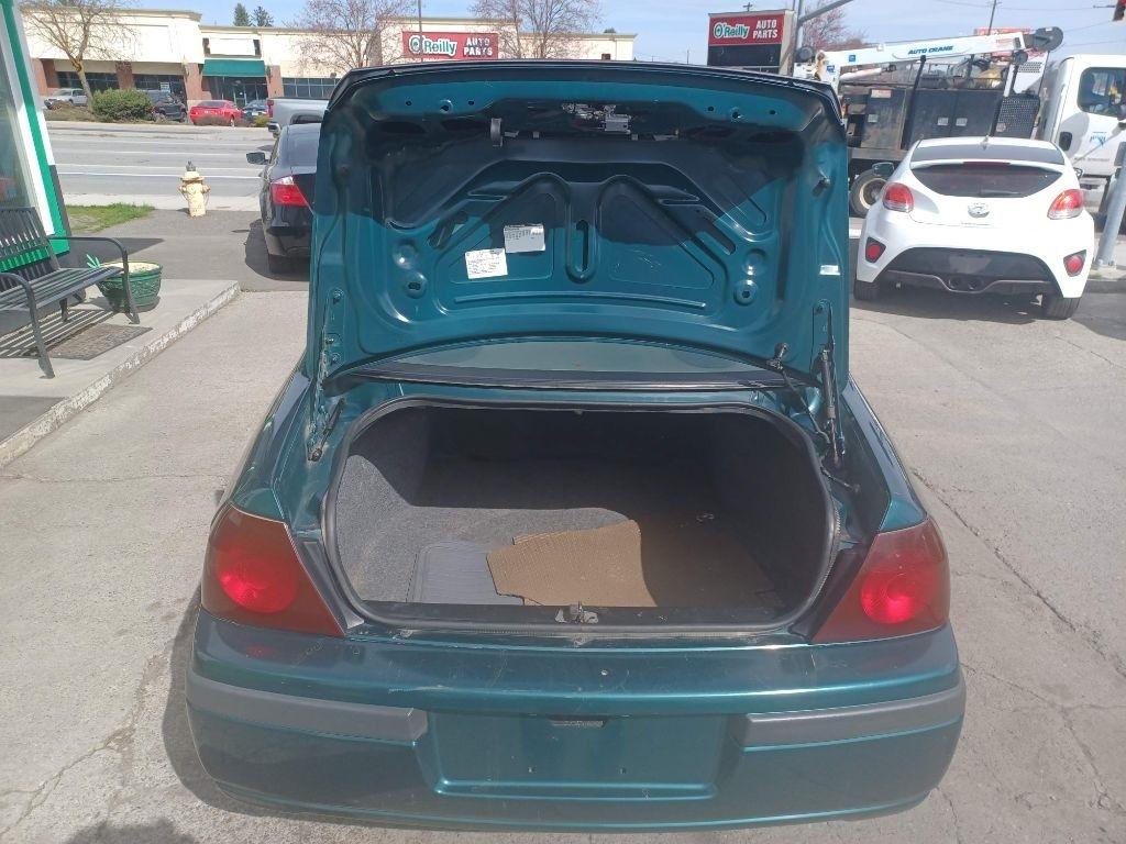 Chevrolet Impala Base 2000