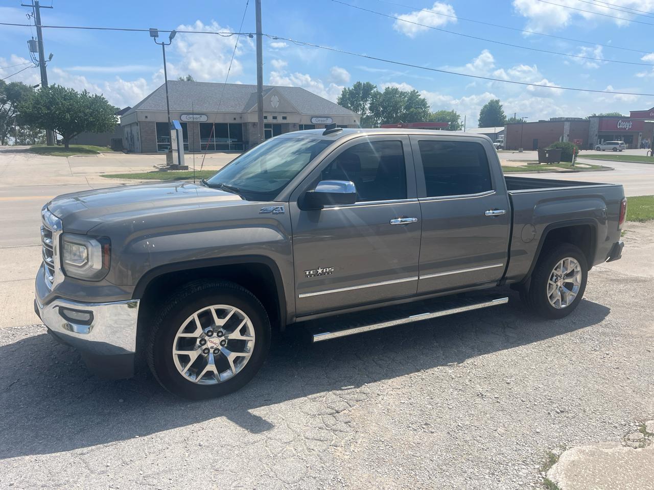 2017 GMC Sierra 4WD Crew Cab Short Box SLT's photo