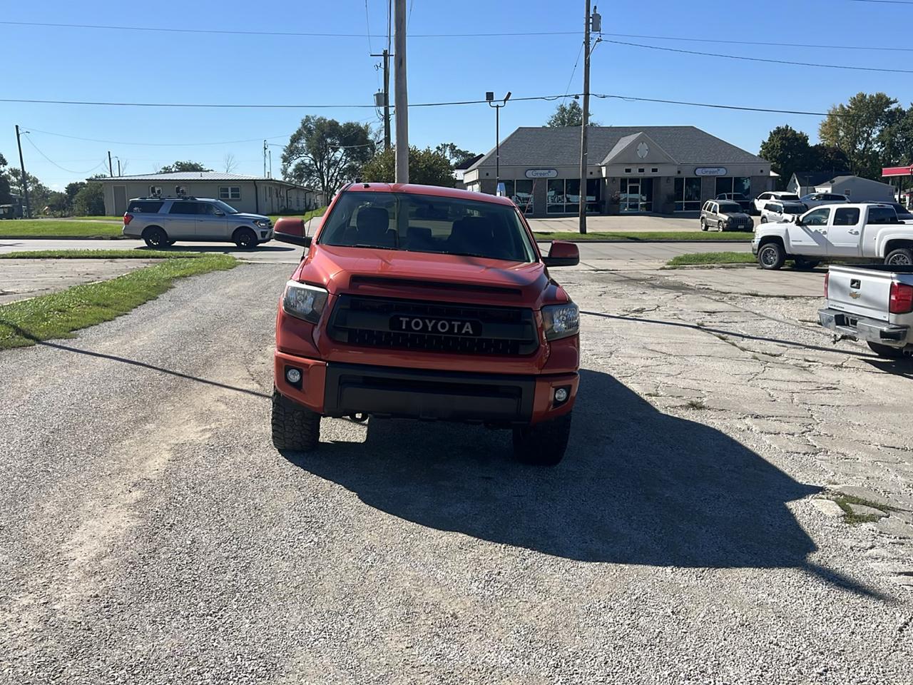 Toyota Tundra photo 2