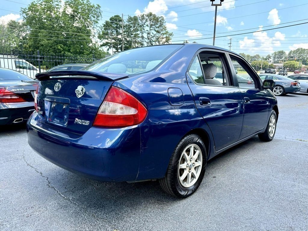 Toyota Prius 4-Door Sedan 2002