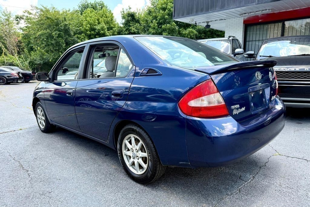 Toyota Prius 4-Door Sedan 2002