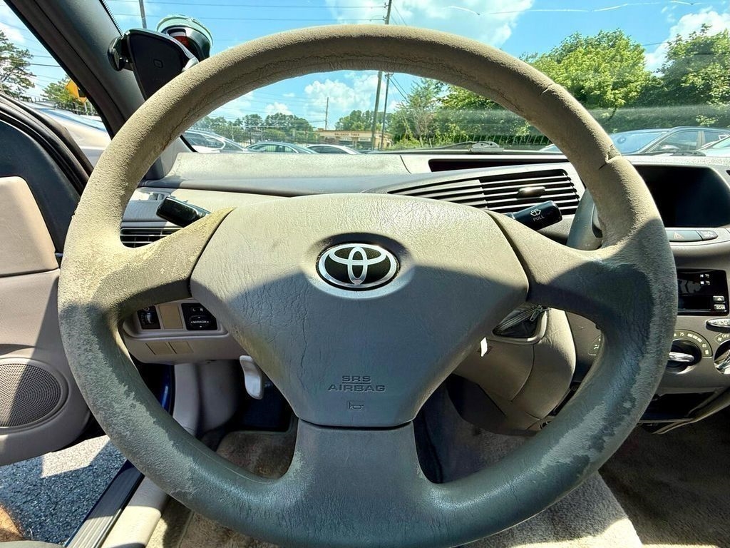 Toyota Prius 4-Door Sedan 2002
