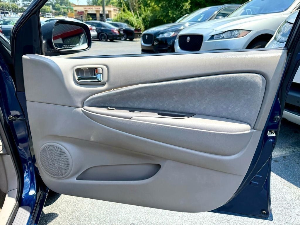 Toyota Prius 4-Door Sedan 2002