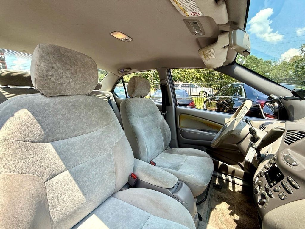 Toyota Prius 4-Door Sedan 2002