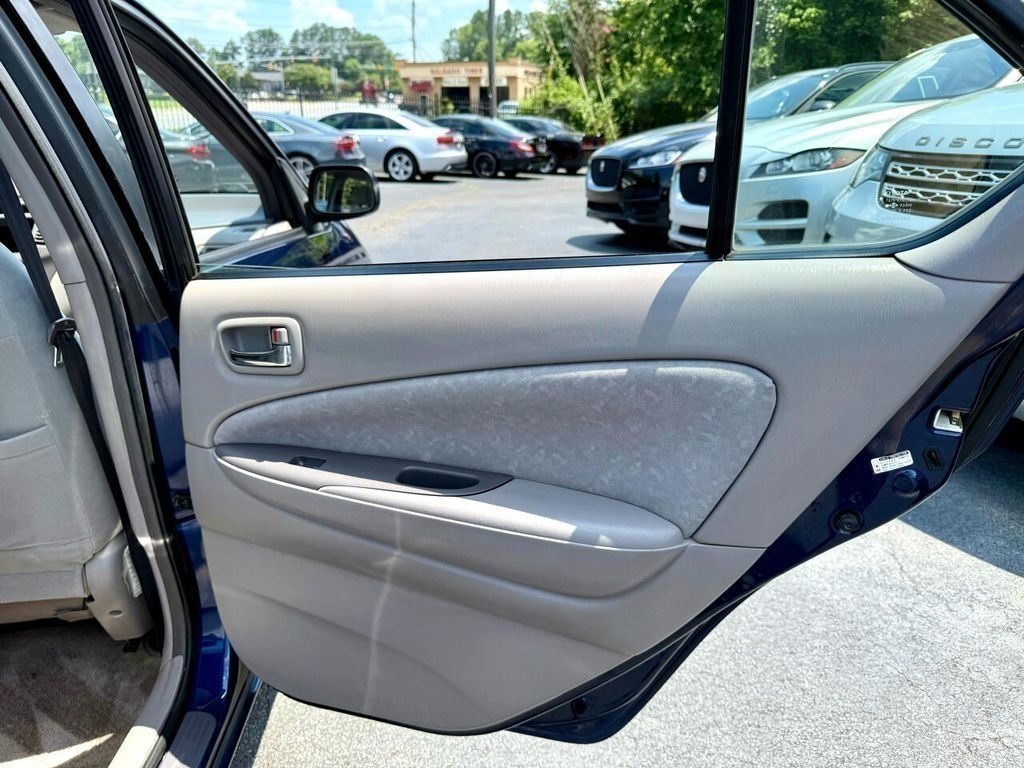 Toyota Prius 4-Door Sedan 2002