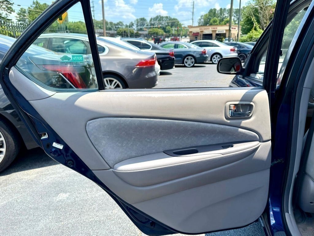 Toyota Prius 4-Door Sedan 2002
