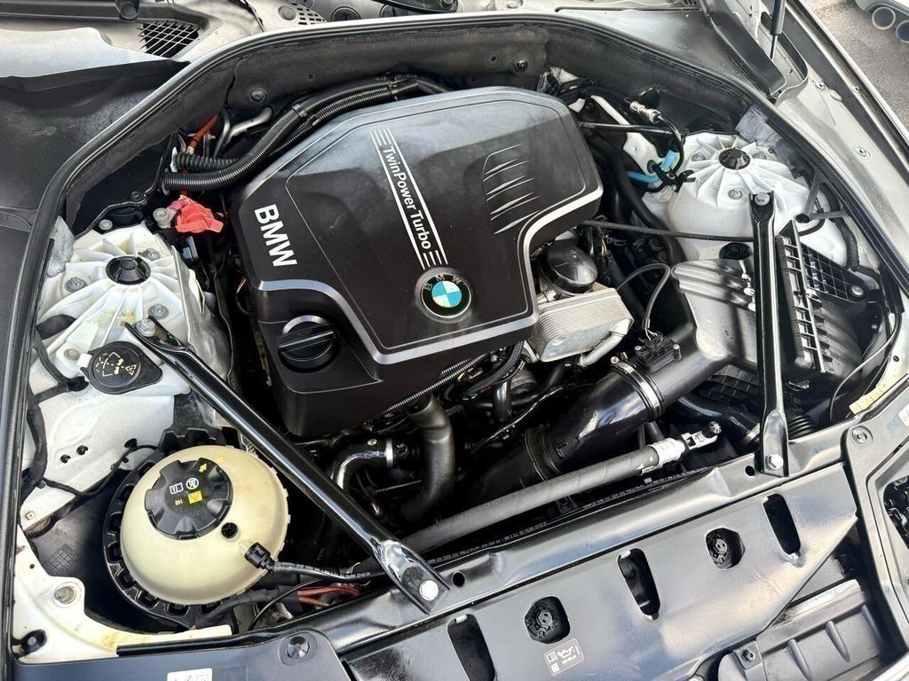 BMW 5-Series 528i 2016
