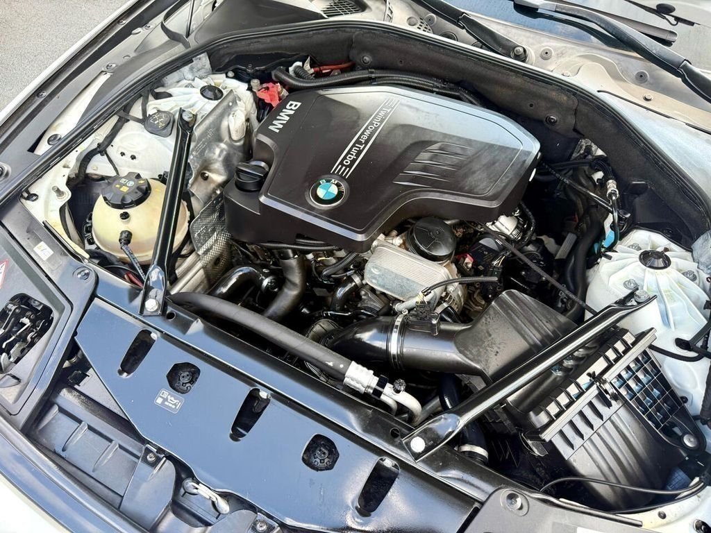 BMW 5-Series 528i 2016
