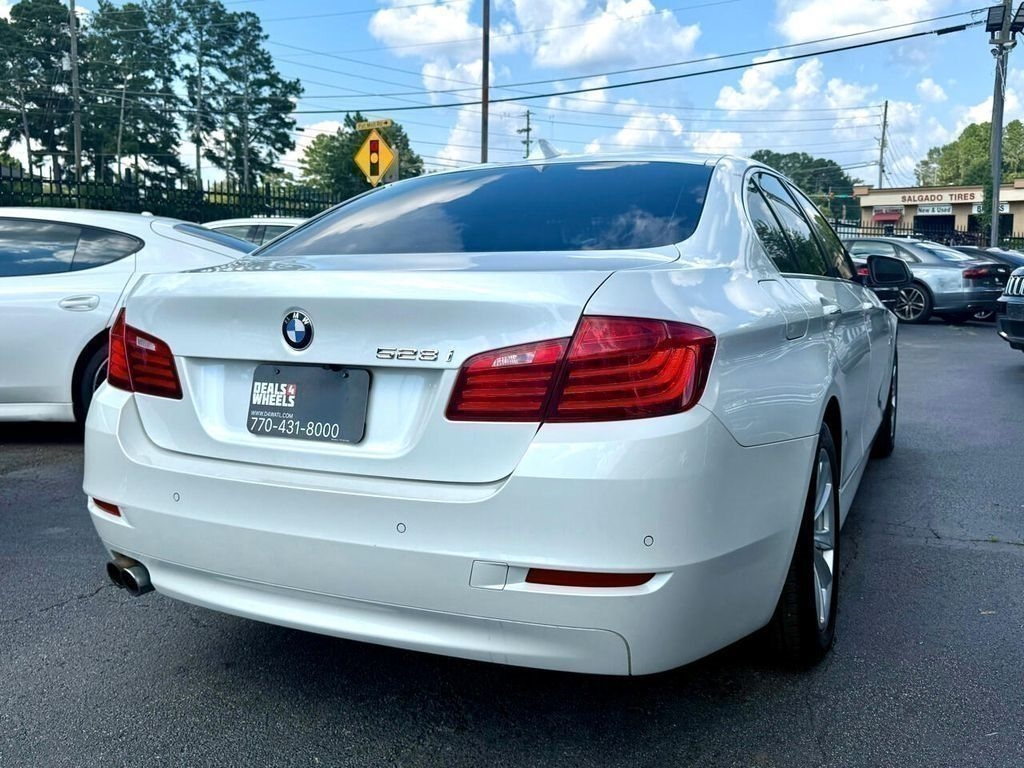 BMW 5-Series 528i 2016