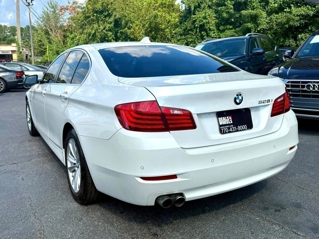 BMW 5-Series 528i 2016