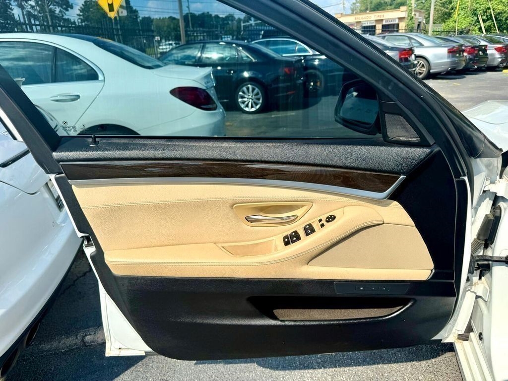 BMW 5-Series 528i 2016