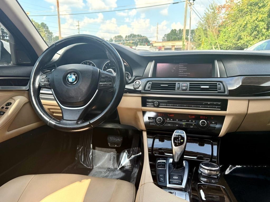 BMW 5-Series 528i 2016
