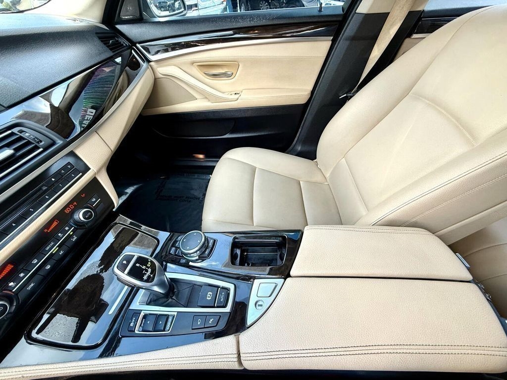 BMW 5-Series 528i 2016