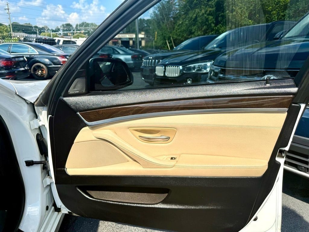BMW 5-Series 528i 2016