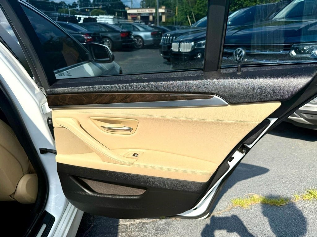 BMW 5-Series 528i 2016