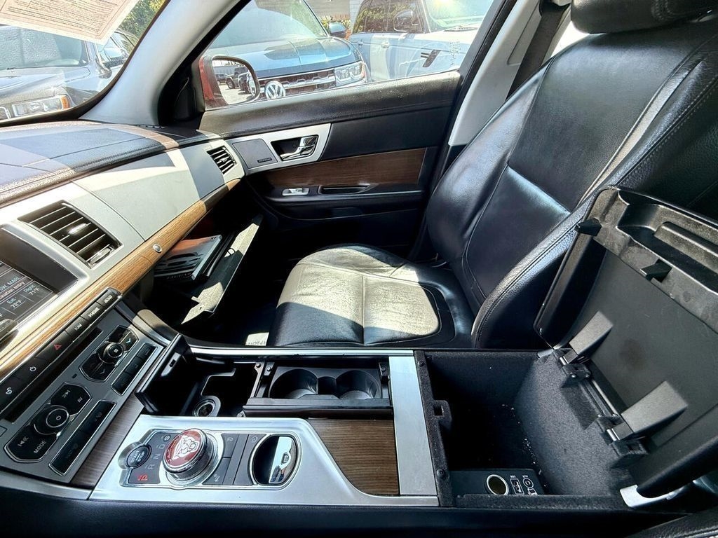 Jaguar XF-Series XF 2.0L I4T 2013
