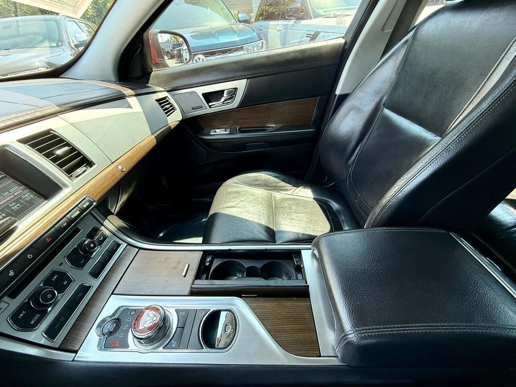 Jaguar XF-Series XF 2.0L I4T 2013