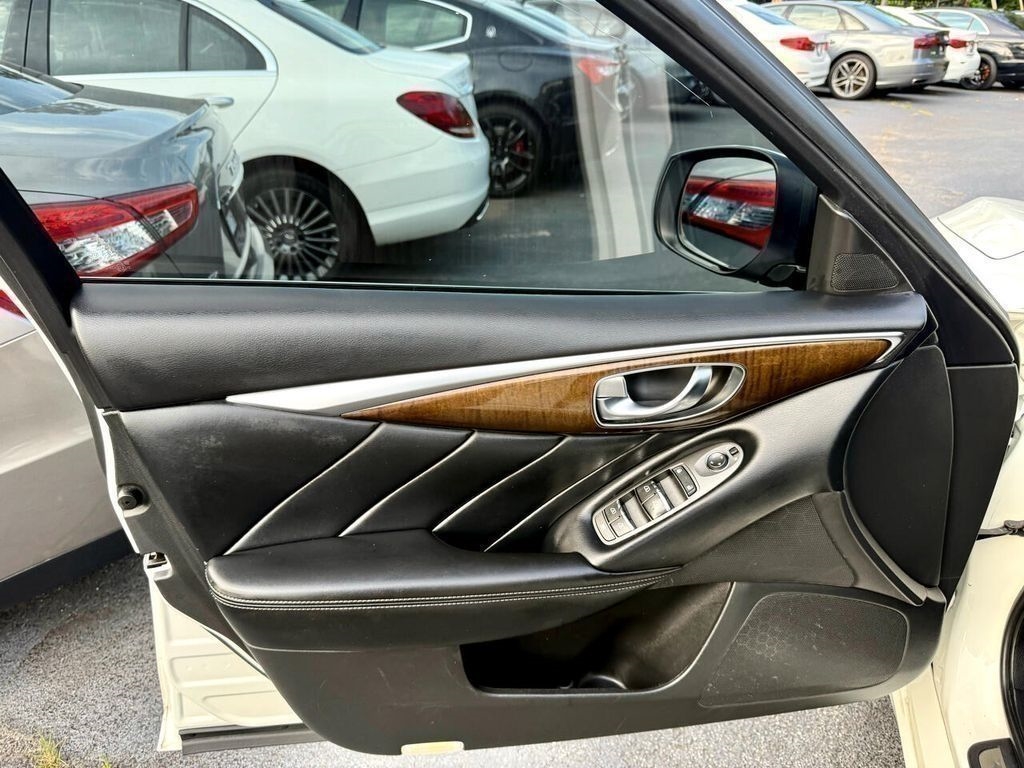 Infiniti Q50 3.0t LUXE AWD 2019