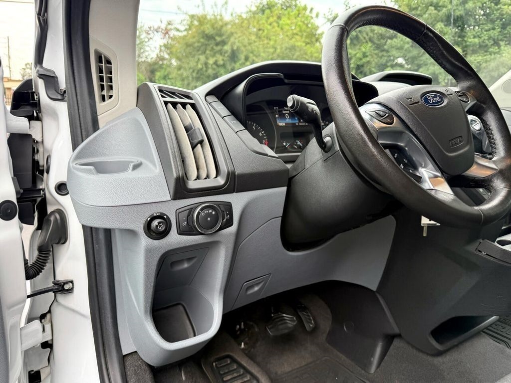 Ford Transit 150 Wagon Med. Roof XL w/Sliding Pass. 130-in. WB 2018